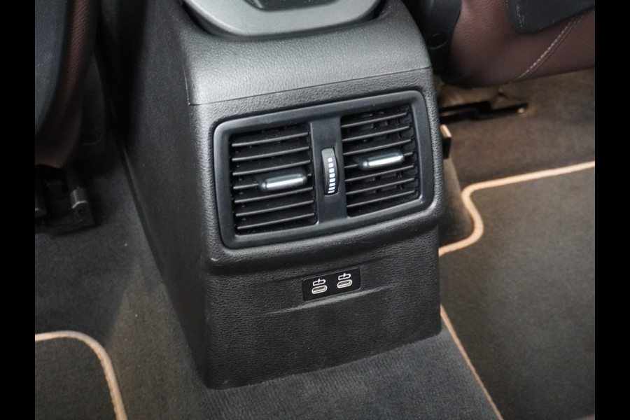 BMW X1 sDrive20i Automaat Leder Panoramadak Trekhaak Navi-Pro Ecc Cruise Control High Executive Sport Line Keyless Pdc Stoelverwarming Led Elek.Achterklep Privacy Glas Mooie complete auto!