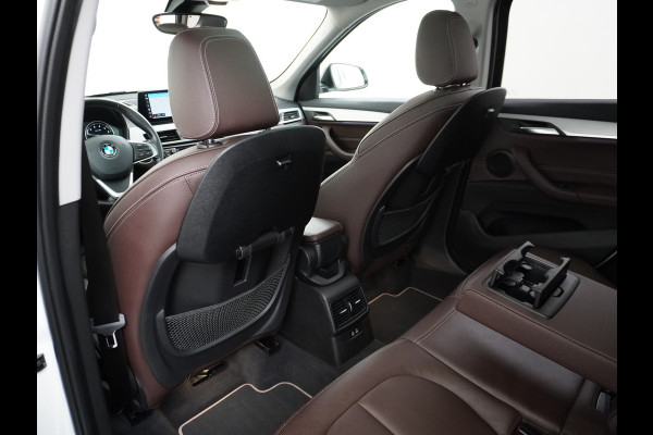 BMW X1 sDrive20i Automaat Leder Panoramadak Trekhaak Navi-Pro Ecc Cruise Control High Executive Sport Line Keyless Pdc Stoelverwarming Led Elek.Achterklep Privacy Glas Mooie complete auto!