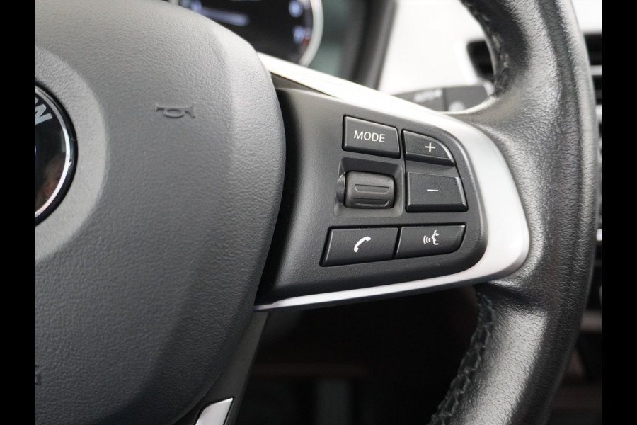 BMW X1 sDrive20i Automaat Leder Panoramadak Trekhaak Navi-Pro Ecc Cruise Control High Executive Sport Line Keyless Pdc Stoelverwarming Led Elek.Achterklep Privacy Glas Mooie complete auto!