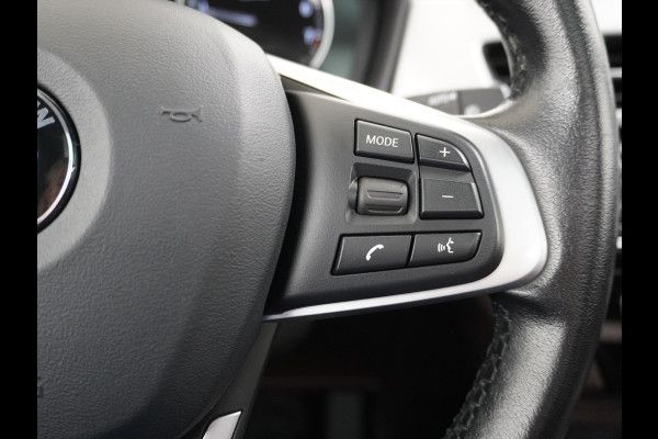 BMW X1 sDrive20i Automaat Leder Panoramadak Trekhaak Navi-Pro Ecc Cruise Control High Executive Sport Line Keyless Pdc Stoelverwarming Led Elek.Achterklep Privacy Glas Mooie complete auto!