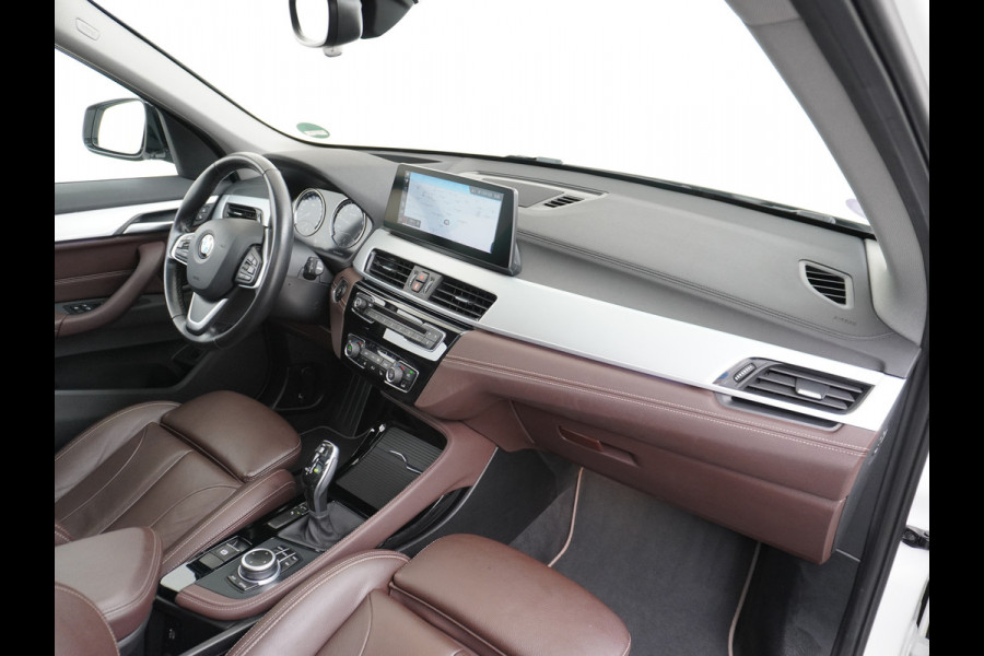 BMW X1 sDrive20i Automaat Leder Panoramadak Trekhaak Navi-Pro Ecc Cruise Control High Executive Sport Line Keyless Pdc Stoelverwarming Led Elek.Achterklep Privacy Glas Mooie complete auto!