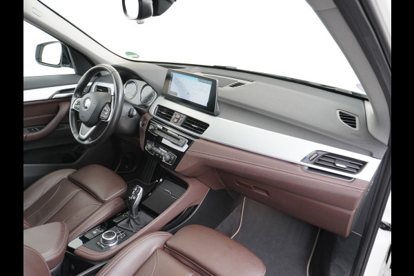 BMW X1 sDrive20i Automaat Leder Panoramadak Trekhaak Navi-Pro Ecc Cruise Control High Executive Sport Line Keyless Pdc Stoelverwarming Led Elek.Achterklep Privacy Glas Mooie complete auto!