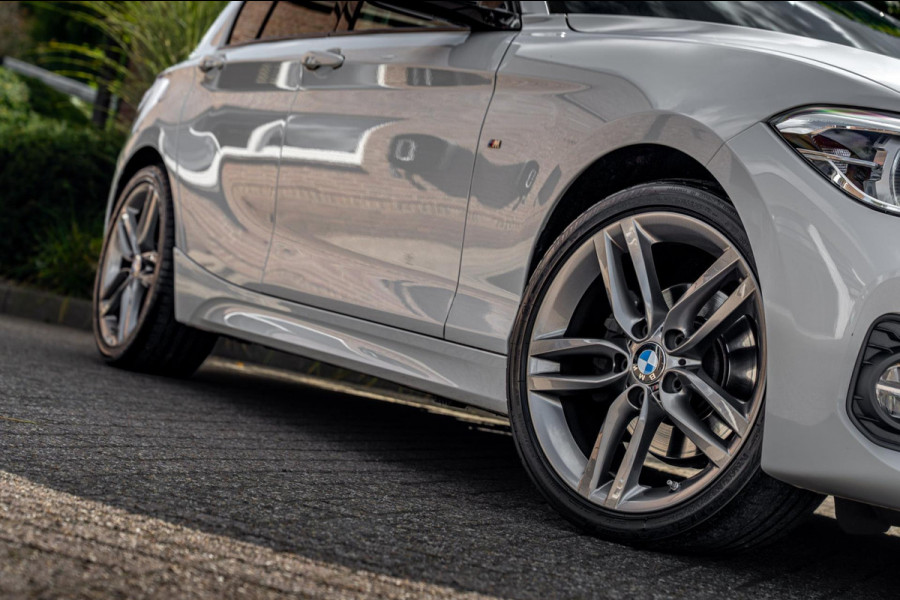 BMW 1-serie 120i Centennial High Executive 184 PK Aut. M-Sport Schuifdak Camera 18''