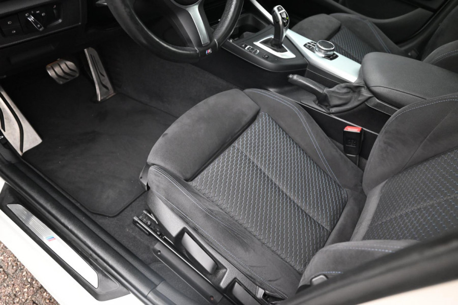 BMW 1-serie 120i Centennial High Executive 184 PK Aut. M-Sport Schuifdak Camera 18''