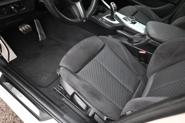 BMW 1-serie 120i Centennial High Executive 184 PK Aut. M-Sport Schuifdak Camera 18''