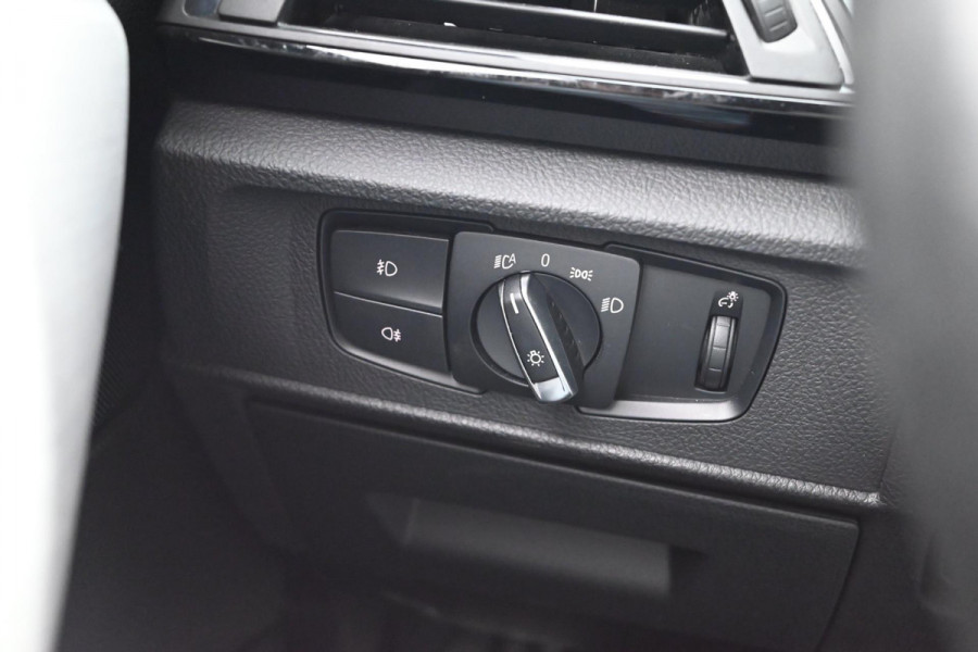 BMW 1-serie 120i Centennial High Executive 184 PK Aut. M-Sport Schuifdak Camera 18''