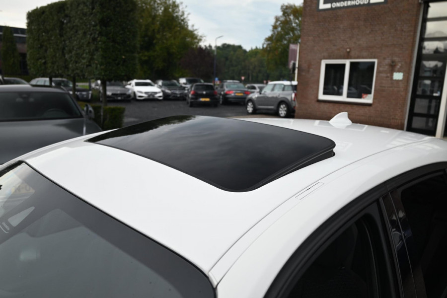 BMW 1-serie 120i Centennial High Executive 184 PK Aut. M-Sport Schuifdak Camera 18''