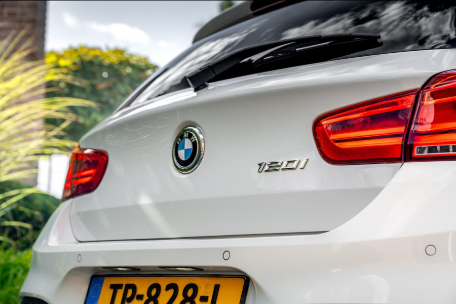 BMW 1-serie 120i Centennial High Executive 184 PK Aut. M-Sport Schuifdak Camera 18''