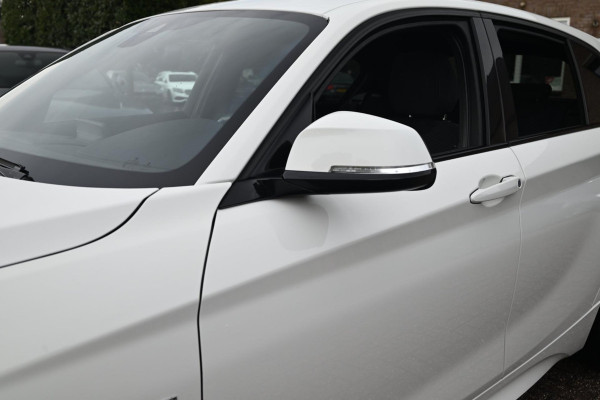 BMW 1-serie 120i Centennial High Executive 184 PK Aut. M-Sport Schuifdak Camera 18''