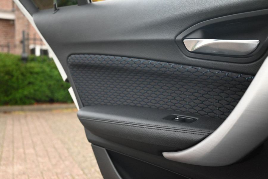 BMW 1-serie 120i Centennial High Executive 184 PK Aut. M-Sport Schuifdak Camera 18''