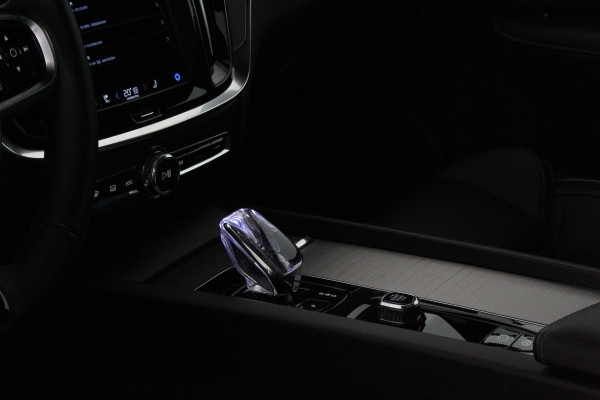 Volvo V60 2.0 B3 Plus Dark > Standkachel/Pano.schuif/Trekhaak/360 camera/Harman Kardon