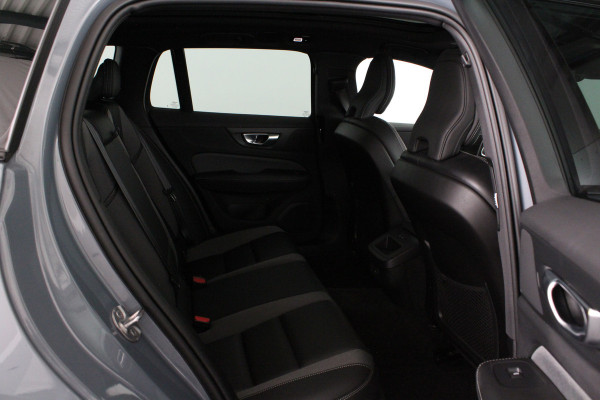 Volvo V60 2.0 B3 Plus Dark > Standkachel/Pano.schuif/Trekhaak/360 camera/Harman Kardon
