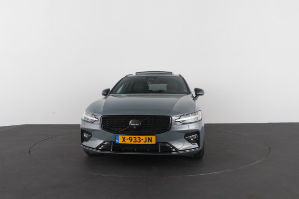 Volvo V60 2.0 B3 Plus Dark > Standkachel/Pano.schuif/Trekhaak/360 camera/Harman Kardon