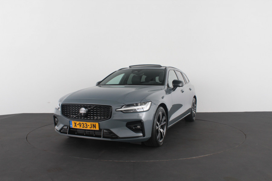 Volvo V60 2.0 B3 Plus Dark > Standkachel/Pano.schuif/Trekhaak/360 camera/Harman Kardon