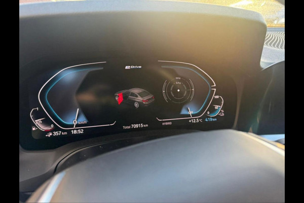 BMW 3-serie 330e eDrive Edition Sportline | Stoelverwarming | Cruise Control | Leer | Camera | Keyless | Apple Carplay | Ambiance Verlichting | HIFI | Parkeersensoren | Navigatie | NAP | Sport