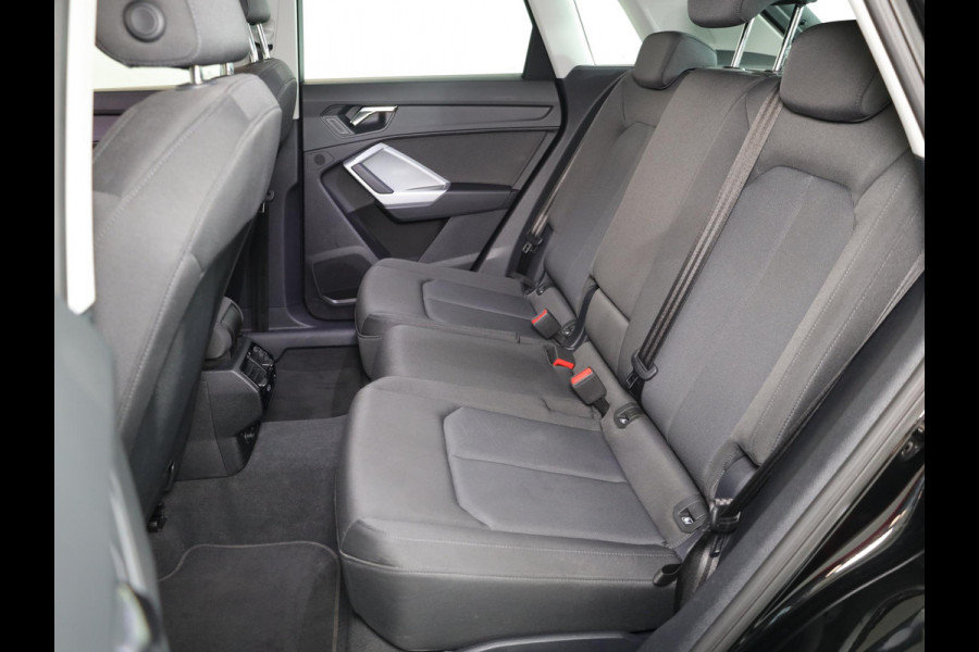 Audi Q3 45 TFSI e Advanced edition 245pk | Navigatie via App | Android auto | Parkeercamera | Verwarmbare voorstoelen