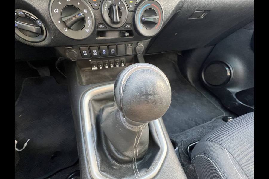 Toyota Hilux 2.4 D-4D-F Xtra Cab Professional