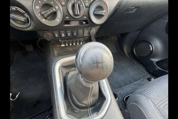 Toyota Hilux 2.4 D-4D-F Xtra Cab Professional