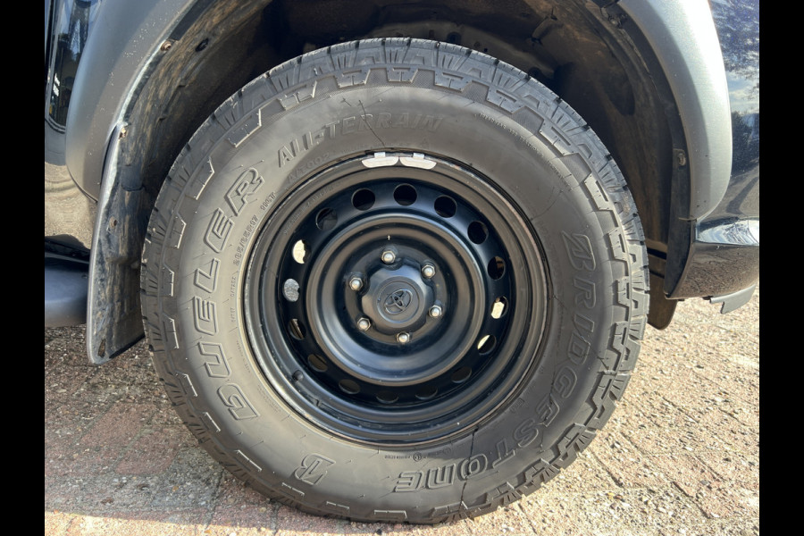Toyota Hilux 2.4 D-4D-F Xtra Cab Professional