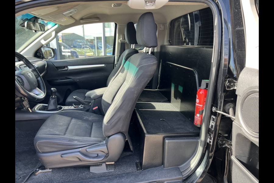 Toyota Hilux 2.4 D-4D-F Xtra Cab Professional