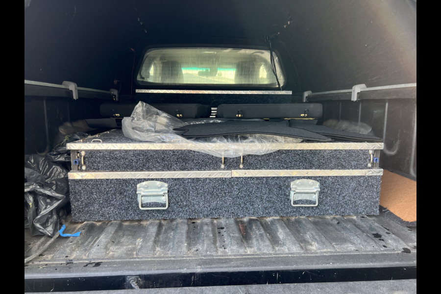 Toyota Hilux 2.4 D-4D-F Xtra Cab Professional