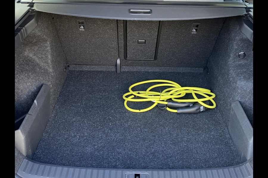 Škoda ENYAQ iV 60 Private Edition VAN: 30.900,- VOOR 28.877,- UW HERFSTVOORDEEL: 2.023,- EURO | RIJKLAARPRIJS INCL. 12MND BOVAG | TOPSTAAT! | DEALER ONDERHOUDEN | 1e EIGENAAR
