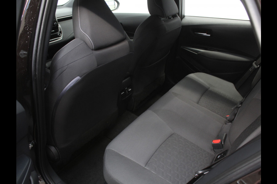 Toyota Corolla Touring Sports 1.8 Hybrid First Edition CAMERA | CLIMATE | LMV17 | DAB | NAVI | TRHAAK | ADAPCRUISE | LED