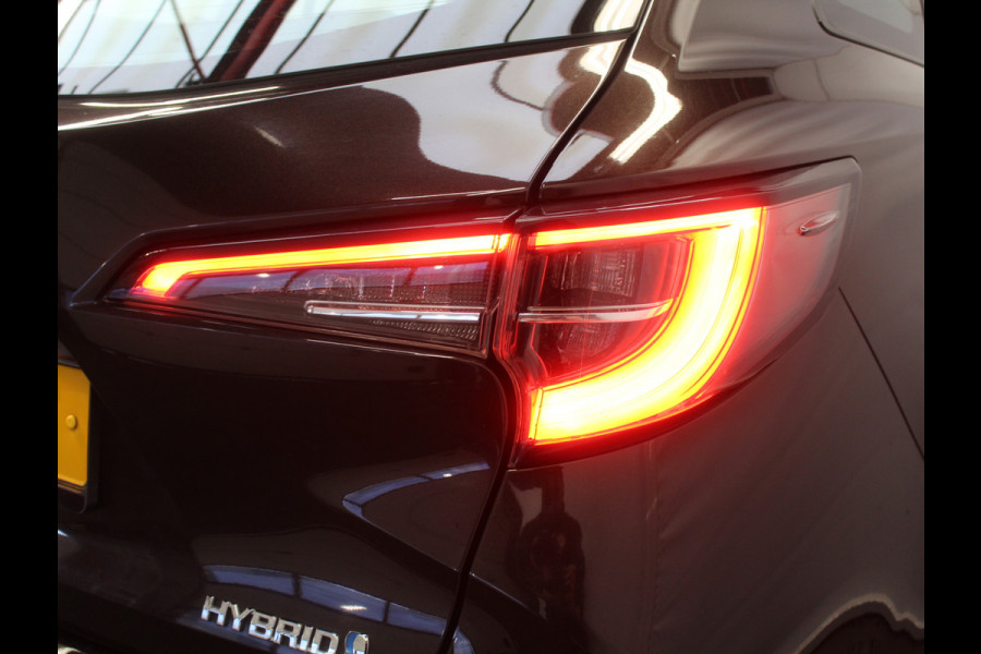 Toyota Corolla Touring Sports 1.8 Hybrid First Edition CAMERA | CLIMATE | LMV17 | DAB | NAVI | TRHAAK | ADAPCRUISE | LED