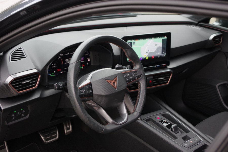 CUPRA Leon Sportstourer 1.4 e-Hybrid Business 204 PK PHEV, LED, Panoramadak, Adap. Cruise Control, Winterpakket