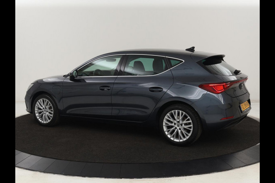 Seat Leon 1.4 TSI eHybrid PHEV Xcellence | Adaptive cruise | Carplay | Sfeerverlichting | Navigatie | Leder/Alcantara | Camera | Digital Cockpit | Plug In