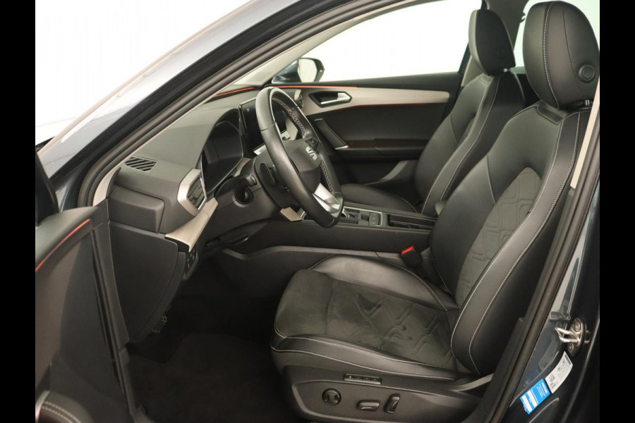 Seat Leon 1.4 TSI eHybrid PHEV Xcellence | Adaptive cruise | Carplay | Sfeerverlichting | Navigatie | Leder/Alcantara | Camera | Digital Cockpit | Plug In