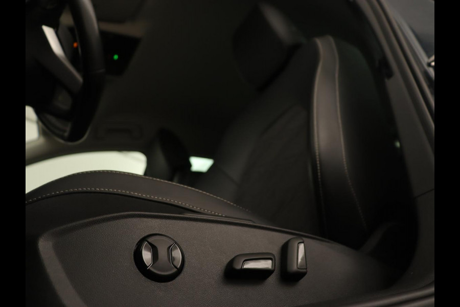 Seat Leon 1.4 TSI eHybrid PHEV Xcellence | Adaptive cruise | Carplay | Sfeerverlichting | Navigatie | Leder/Alcantara | Camera | Digital Cockpit | Plug In