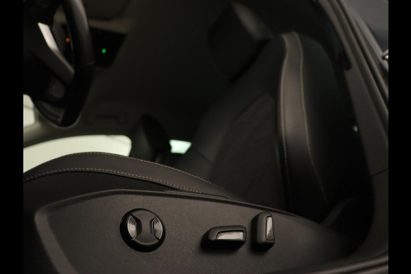 Seat Leon 1.4 TSI eHybrid PHEV Xcellence | Adaptive cruise | Carplay | Sfeerverlichting | Navigatie | Leder/Alcantara | Camera | Digital Cockpit | Plug In