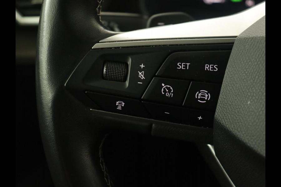 Seat Leon 1.4 TSI eHybrid PHEV Xcellence | Adaptive cruise | Carplay | Sfeerverlichting | Navigatie | Leder/Alcantara | Camera | Digital Cockpit | Plug In