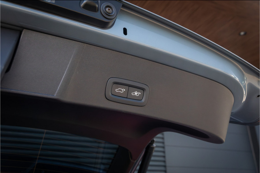 Volvo XC40 1.5 T5 Recharge R-Design -Trekhaak-H/K- Elektrische stoelen