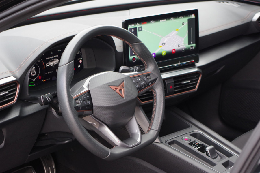 CUPRA Formentor 1.4 e-Hybrid VZ Performance 245 PK PHEV, Panoramadak, Trekhaak, Memory, Adap. Cruise Control