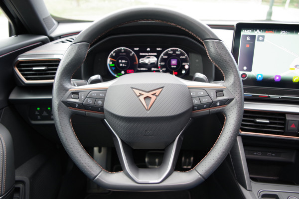 CUPRA Formentor 1.4 e-Hybrid VZ Performance 245 PK PHEV, Panoramadak, Trekhaak, Memory, Adap. Cruise Control