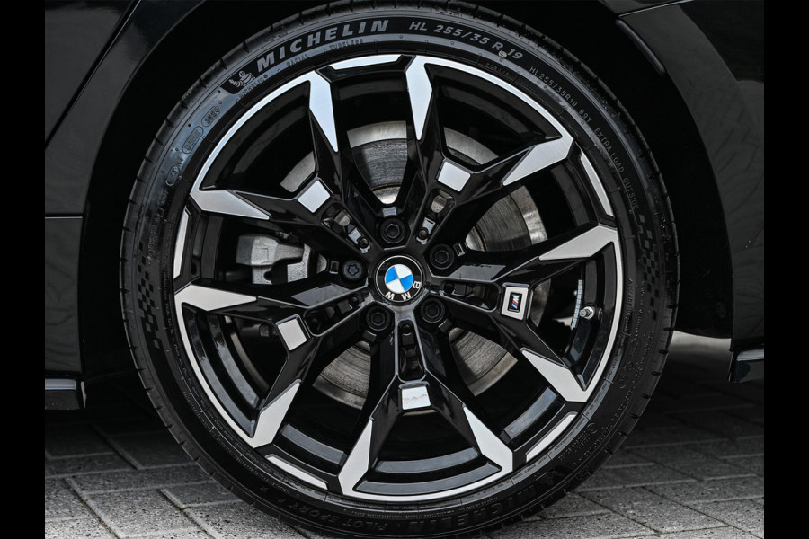 BMW 3 Serie Touring 330e xDrive M-SPORT | FACELIFT | ACCU 19,5 kWh | ACTIVE CRUISE | ELEKTR. TREKHAAK | HIFI AUDIO | SHADOW LINE | CAMERA |