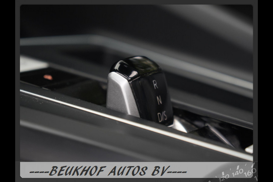 Volkswagen Golf 1.5 eTSI R-Line Pano H&K Audio Cruise Camera