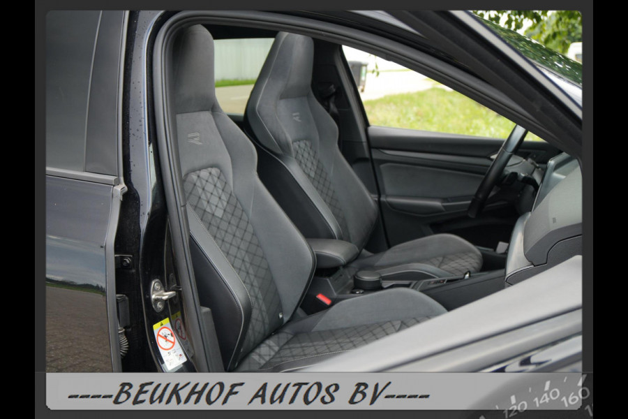 Volkswagen Golf 1.5 eTSI R-Line Pano H&K Audio Cruise Camera
