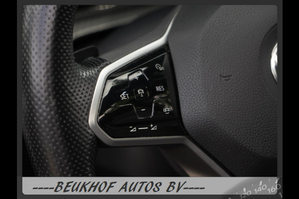 Volkswagen Golf 1.5 eTSI R-Line Pano H&K Audio Cruise Camera