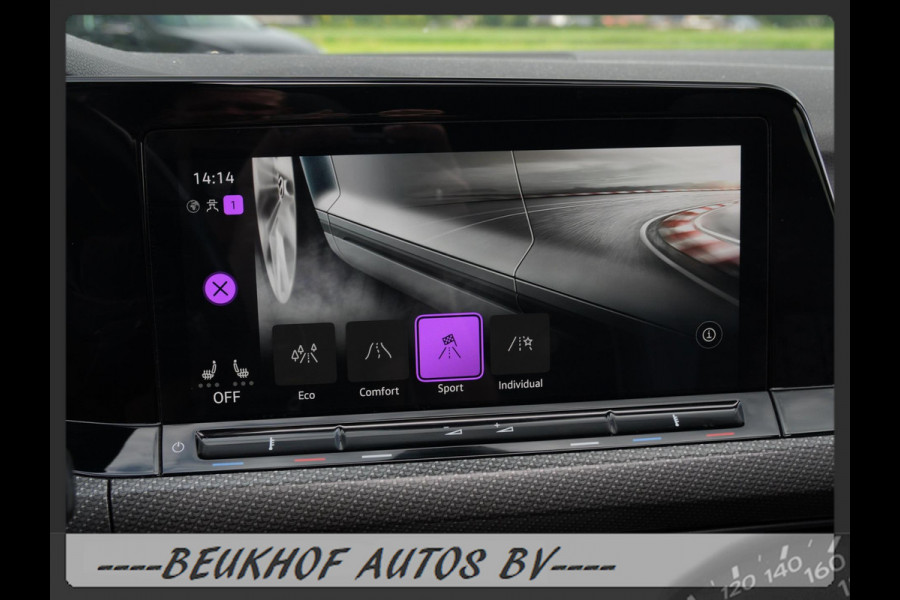 Volkswagen Golf 1.5 eTSI R-Line Pano H&K Audio Cruise Camera