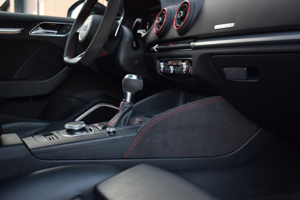 Audi RS3 Sportback 2.5 TFSI 400pk Quattro | Pano | Leer | B&O