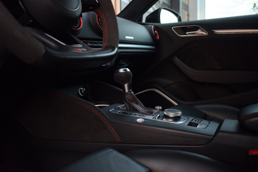 Audi RS3 Sportback 2.5 TFSI 400pk Quattro | Pano | Leer | B&O