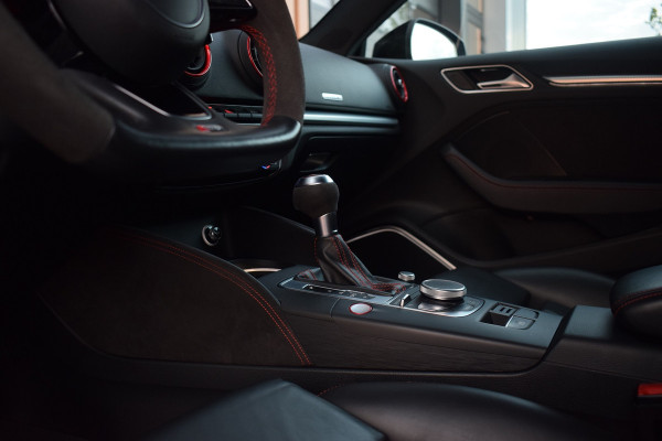 Audi RS3 Sportback 2.5 TFSI 400pk Quattro | Pano | Leer | B&O