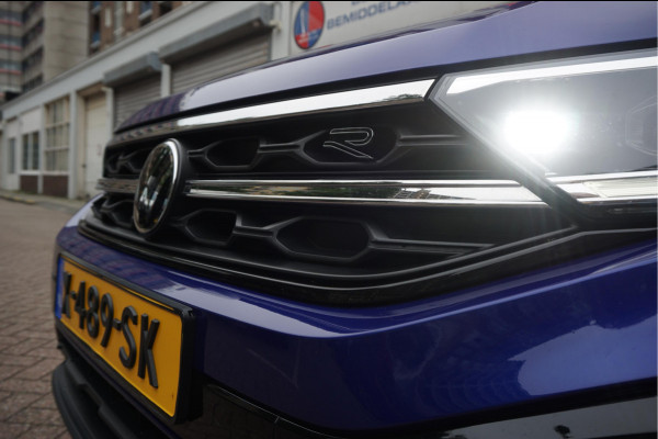 Volkswagen T-Roc 1.5 TSI R-Line Black Style | Facelift | Panoramadak | IQ light | Virtual cockpit | Adaptive + Lane departure | Apple Carplay | Sfeerverlichting | Dealer onderhouden Business+