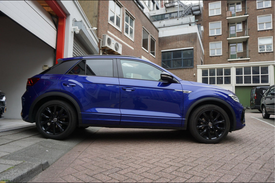 Volkswagen T-Roc 1.5 TSI R-Line Black Style | Facelift | Panoramadak | IQ light | Virtual cockpit | Adaptive + Lane departure | Apple Carplay | Sfeerverlichting | Dealer onderhouden Business+