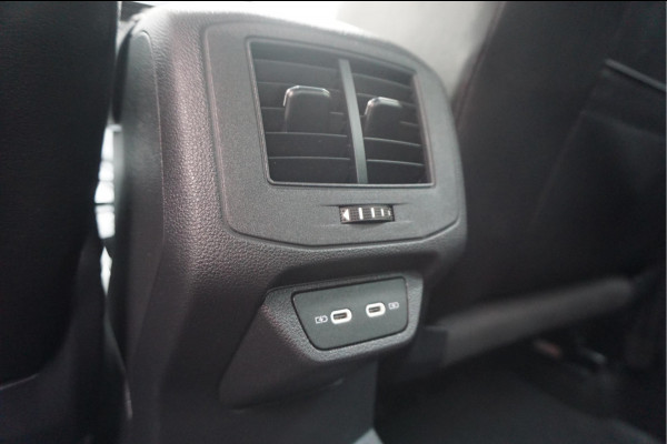 Volkswagen T-Roc 1.5 TSI R-Line Black Style | Facelift | Panoramadak | IQ light | Virtual cockpit | Adaptive + Lane departure | Apple Carplay | Sfeerverlichting | Dealer onderhouden Business+