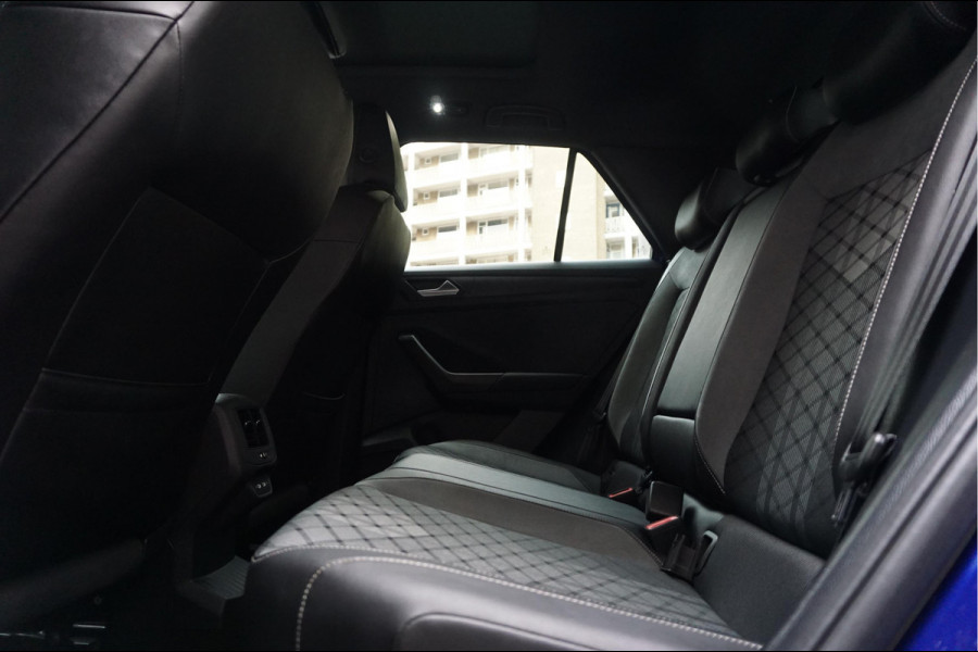 Volkswagen T-Roc 1.5 TSI R-Line Black Style | Facelift | Panoramadak | IQ light | Virtual cockpit | Adaptive + Lane departure | Apple Carplay | Sfeerverlichting | Dealer onderhouden Business+