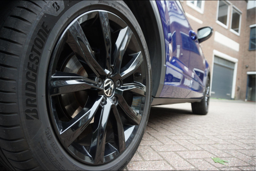 Volkswagen T-Roc 1.5 TSI R-Line Black Style | Facelift | Panoramadak | IQ light | Virtual cockpit | Adaptive + Lane departure | Apple Carplay | Sfeerverlichting | Dealer onderhouden Business+